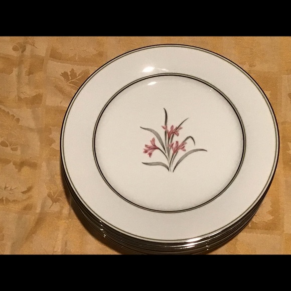 Noritake Kent 4 dinner plates - Picture 2 of 2